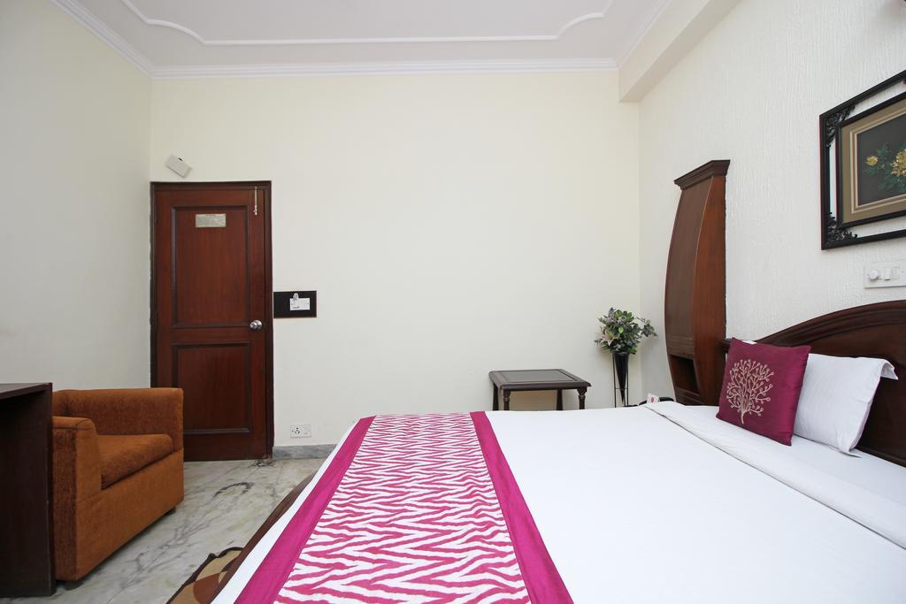Hotel Garden View Делі Екстер'єр фото