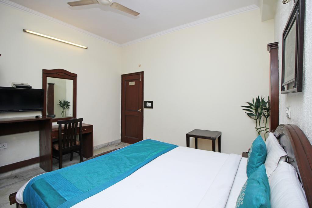 Hotel Garden View Делі Екстер'єр фото